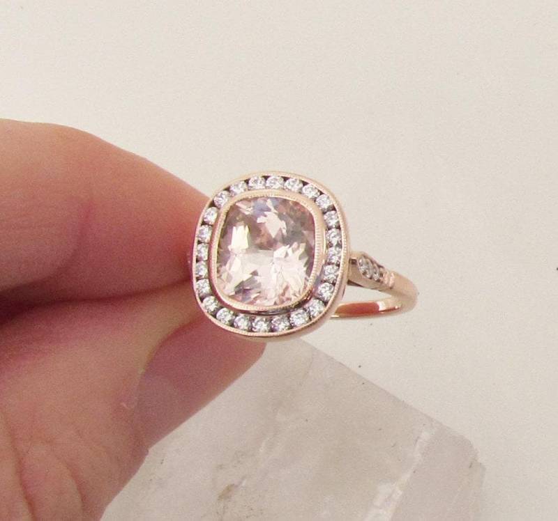 Vintage Stil Goldring Pfirsich Saphir Verlobung Rosegold Ring Für Ein Besonderes Datum Oder Jahrestag September Edelstein Vintage Stil Goldring Pfirsich Saphir Verlobung Rosegold Ring Für Ein Besonderes Datum Oder Jahrestag September Edelstein von PristineGemstones