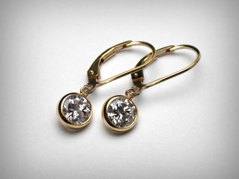 Cz Ohrringe, 14K Gelbgold Gefüllt, Baumeln, Imitation Diamant Lünette Set Cubic Zirkonia, Brautjungfer Geschenk, Lever Back Ohrringe von PristinityJewelry