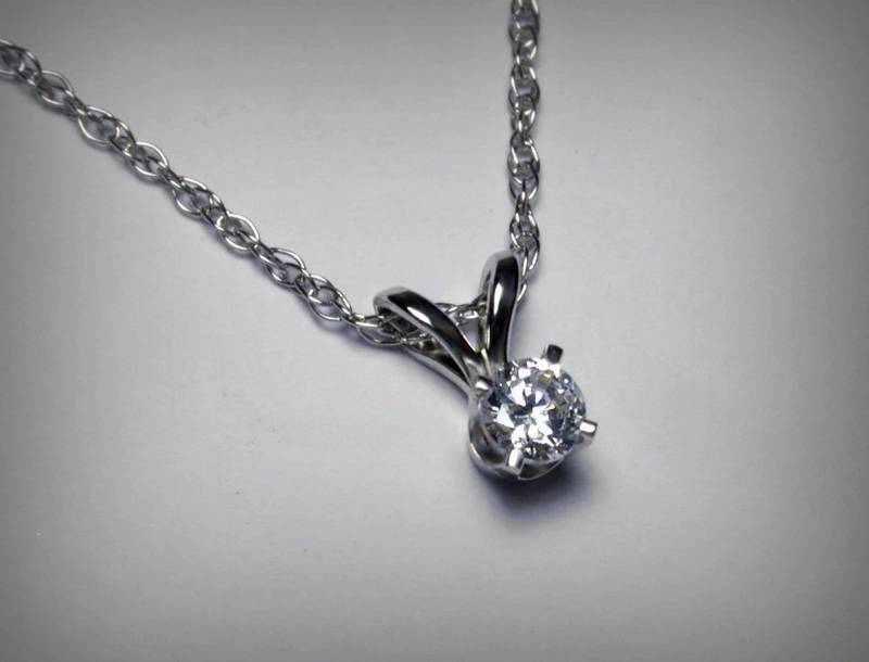 Diamant Halskette Anhänger, 14K Weißgold, Echter Schmuck, Solitaire Anhänger Halskette, Naturdiamant von PristinityJewelry
