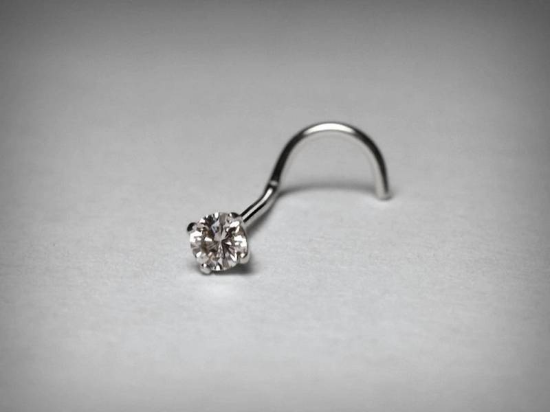 Diamant-Nasenstecker, Massives 14K Weißgold, Echter Und Natürlicher Diamant, 2, 2 Mm Durchmesser, Mit Einem Gewicht Von 0, 04 Karat, Nasenstiftring von PristinityJewelry