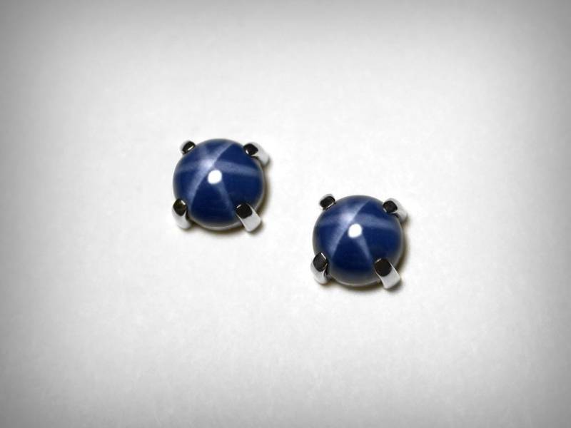14K Sternsaphir Ohrstecker, Erstellter Blauer Sternsaphir, Weißgold Oder Gelbgold Ohrringe, September Geburtsstein, Linde Stern von PristinityJewelry
