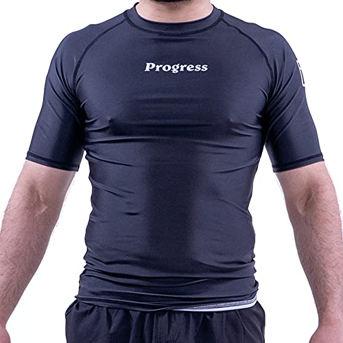 Progress Jiu Jitsu Academy Short SleeveRashguard | Flexibler und langlebiger BJJ Rashguard | Feuchtigkeitsableitendes Kompressionsoberteil für Damen und Herren | 80% Polyester/20% Elastan von Progress Jiu Jitsu