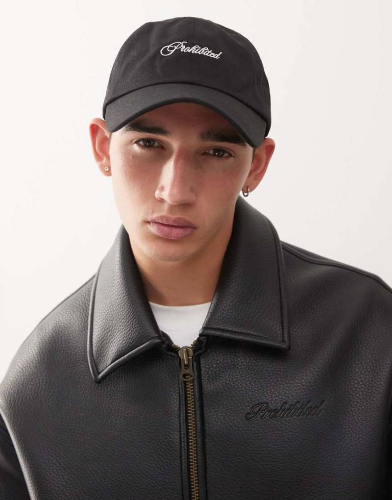 Prohibited - 6-Bahnen-Kappe in Schwarz von Prohibited