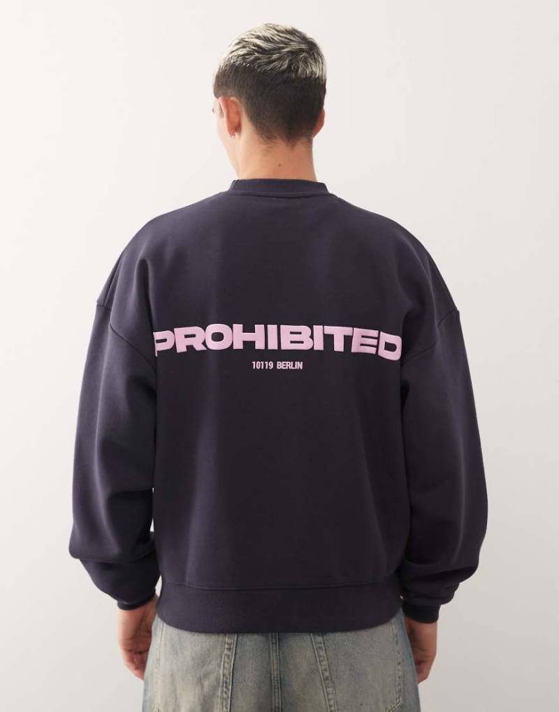 Prohibited - Kastiger Oversize-Pullover in Marineblau mit Logo von Prohibited