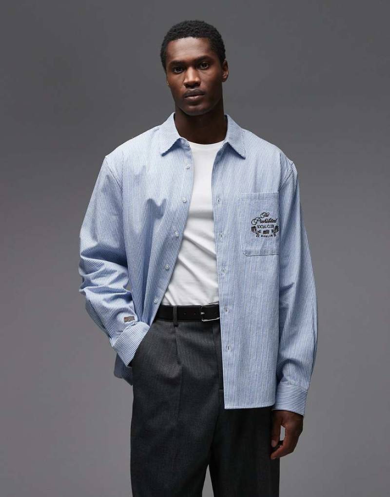 Prohibited - Langärmliges Polohemd in Blau gestreift mit Logo auf der Tasche von Prohibited