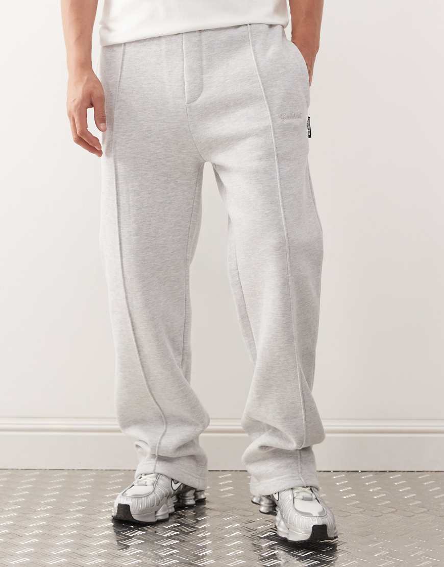 Prohibited - Locker geschnittene Oversize-Jogginghose in Grau mit Logo, 360 g/m² Prohibited - Locker geschnittene Oversize-Jogginghose in Grau mit Logo, 360 g/m² von Prohibited
