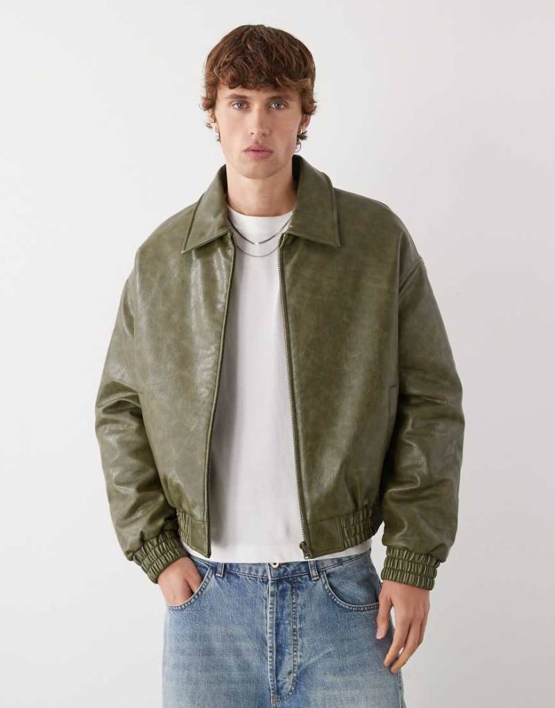 Prohibited - Oversize-Bomberjacke aus Kunstleder in Grün mit überschnittenen Schultern von Prohibited