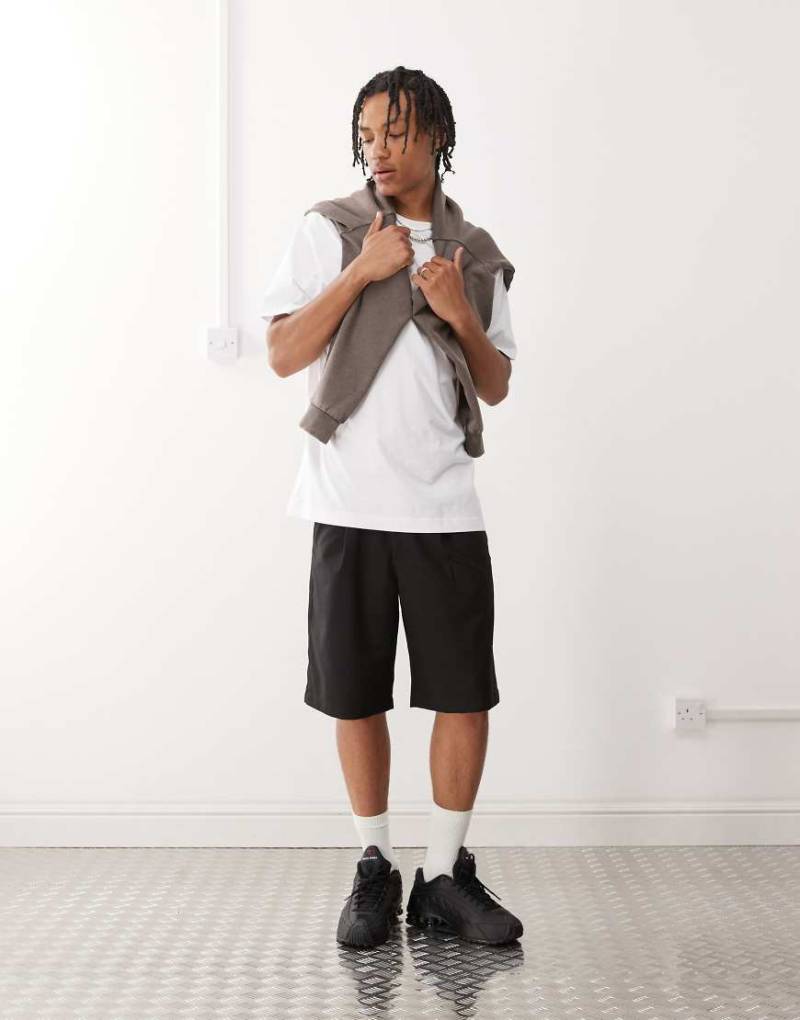 Prohibited - Shorts in Schwarz mit Bundfalten von Prohibited