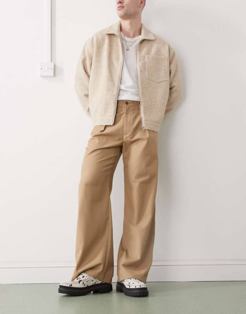 Prohibited - Soho - Vintage-Hose in Beige mit Bundfalten-Neutral von Prohibited