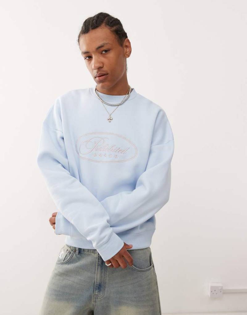 Prohibited - Sweatshirt mit Fünf-Stern-Grafik in Hellblau von Prohibited