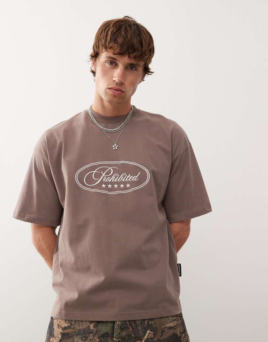 Prohibited - T-Shirt in Braun mit Fünf-Stern-Grafikprint-Grau von Prohibited