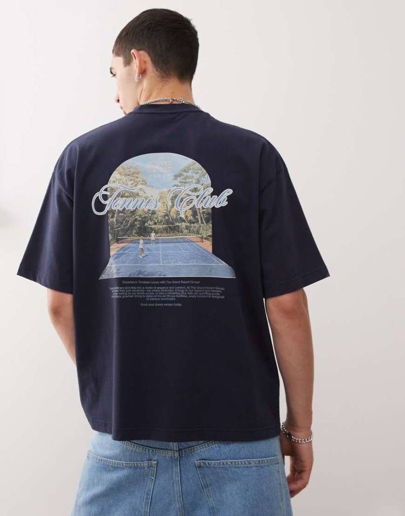 Prohibited - T-Shirt in Marineblau mit „Grand Match"-Grafikprint von Prohibited