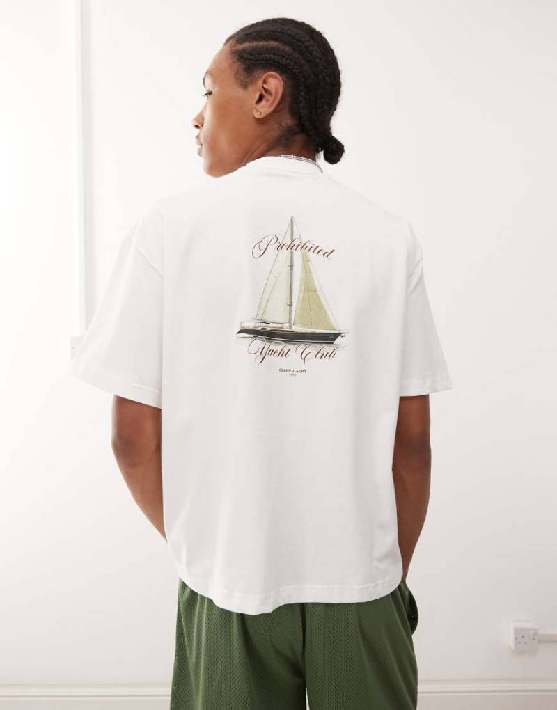 Prohibited - T-Shirt in Wollweiß mit Yacht-Grafik von Prohibited