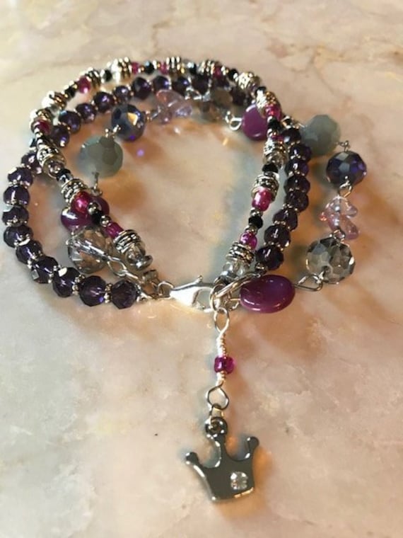 Perlen Armband Mit Drei Strängen Funkelnde in Lila-Rosa-Schwarz von ProvenanceCompany