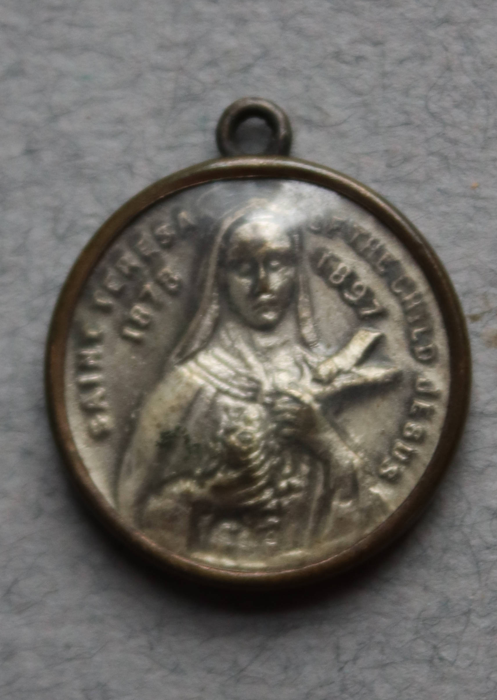 Heilige Teresa Vom Kind Jesus Religiöse Medaille Heilige Teresa Vom Kind Jesus Religiöse Medaille von ProvoquerlaCuriosite