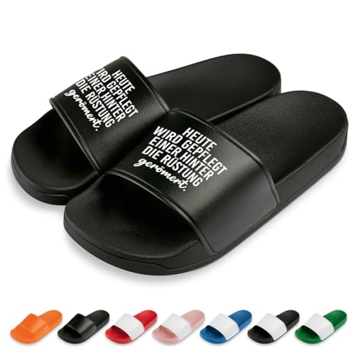 Heute Wird gepflegt Einer hinter die Rüstung gerömert Badelatschen | Slipper | Schlappen | Hausschuhe | Pantoletten | Unisex | Malle | Party | rutschfest | Schwarz | Größe 47 von Prozente Momente
