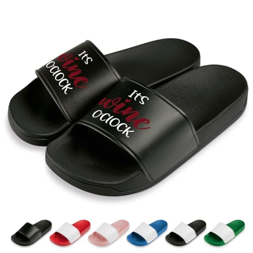 It's Wine o'clock Badelatschen | Slipper | Schlappen | Hausschuhe | Pantoletten | Unisex | Malle | Weinliebe | Geschenkidee | rutschfest | Schwarz | Größe 45 von Prozente Momente
