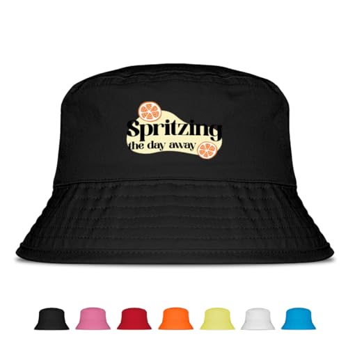 Spritzing The Day Away - Lustiger Fischerhut – Der perfekte Sonnenhut für Herren & Damen – Ideal als Malle-Outfit, Party-Accessoire & Festival-Eimerhut für den Strand | Farbe Schwarz von Prozente Momente