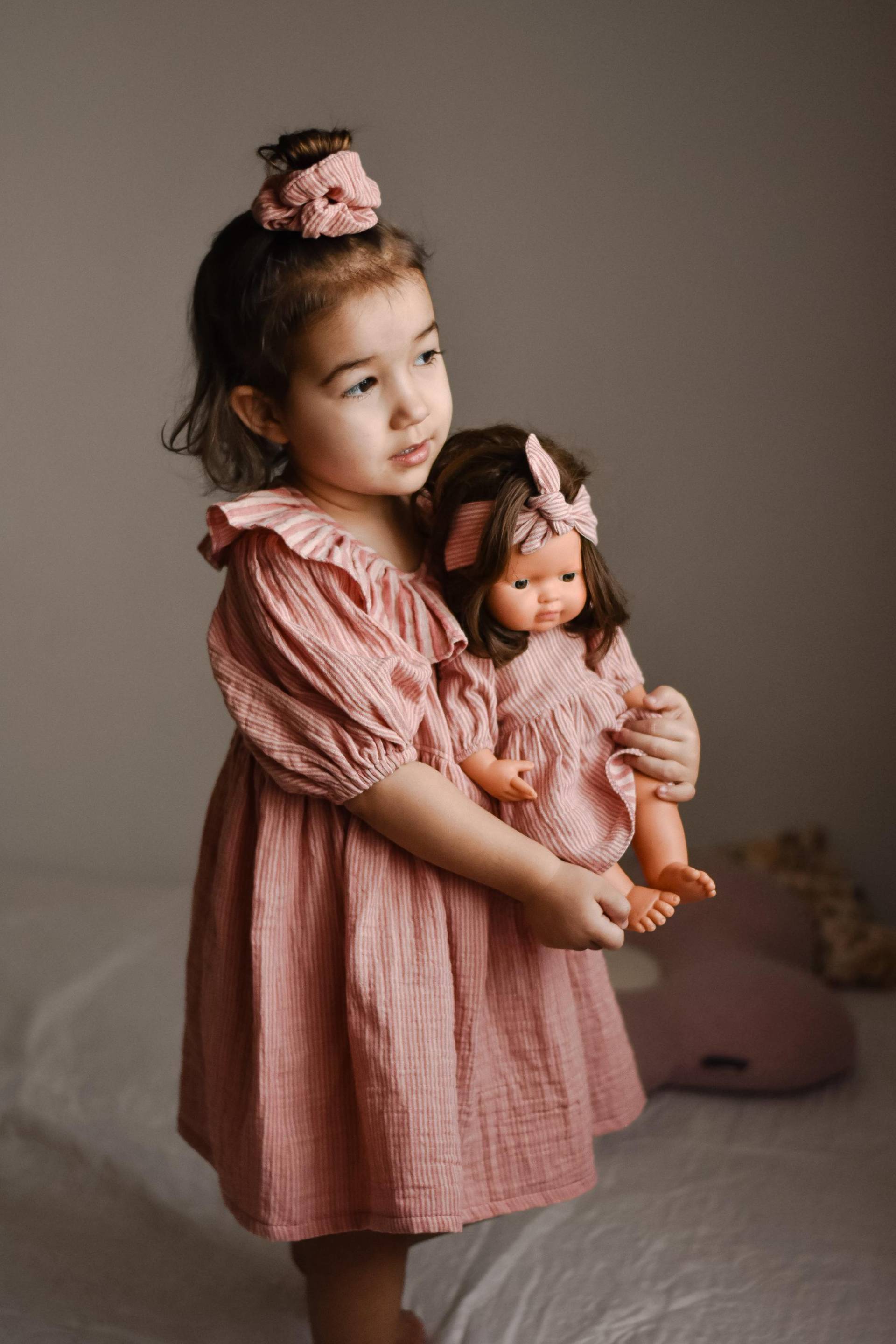 Passendes Minikane-Kleid Für Puppe Und Mich, Passendes Gestreiftes Musselinkleid Mädchen Puppe, Sommerkleid Mädchen von Przytullale