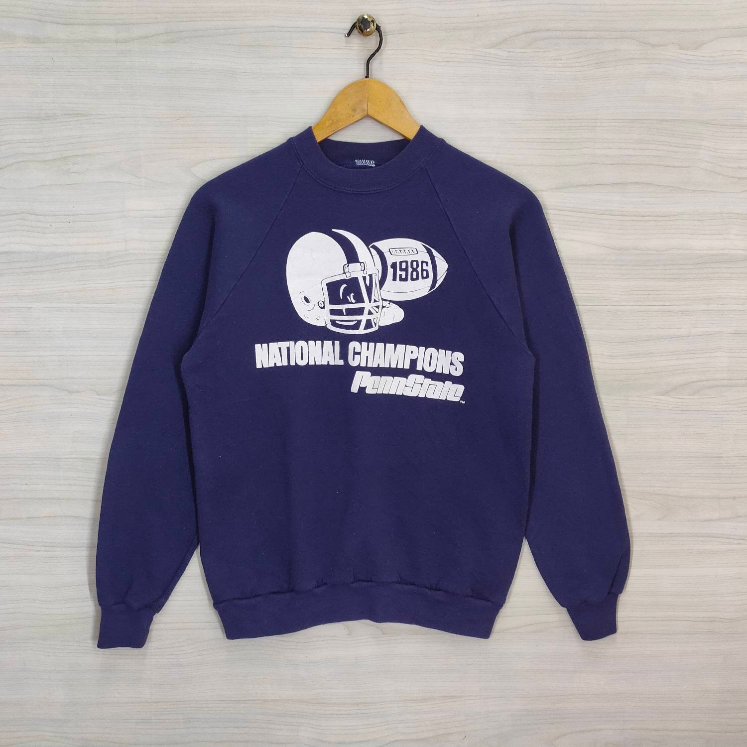 80Er Penn State National Champion Raglan Sweatshirt Klein Vintage Pullover Rundhalsausschnitt Marineblau Damen Größe S von PsVintageStore