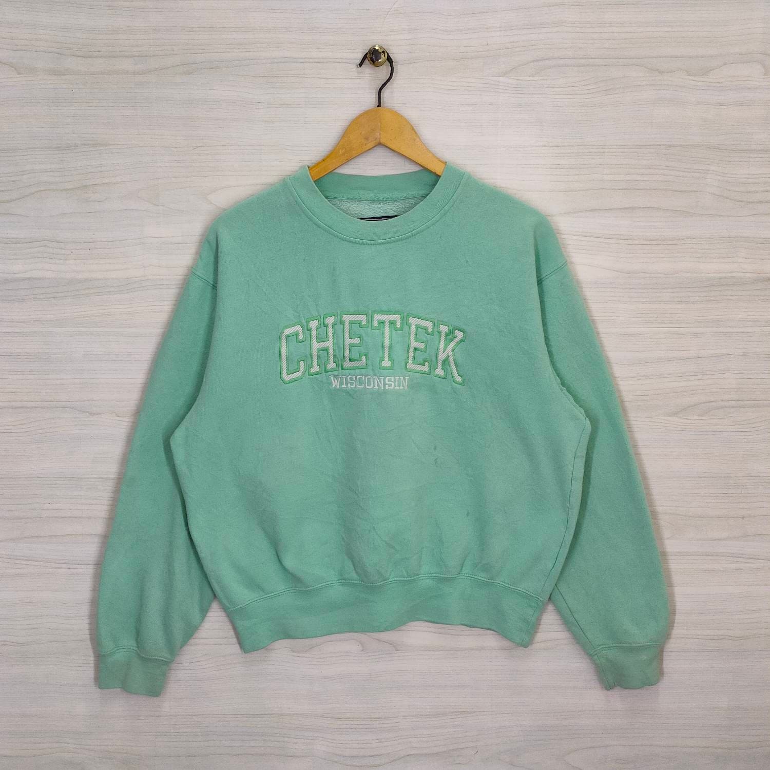 Chetek Wisconsin Crewneck Sweatshirt Medium Vintage Pasific & Co Pullover Stickerei Baggy Grün Herren Größe M von PsVintageStore