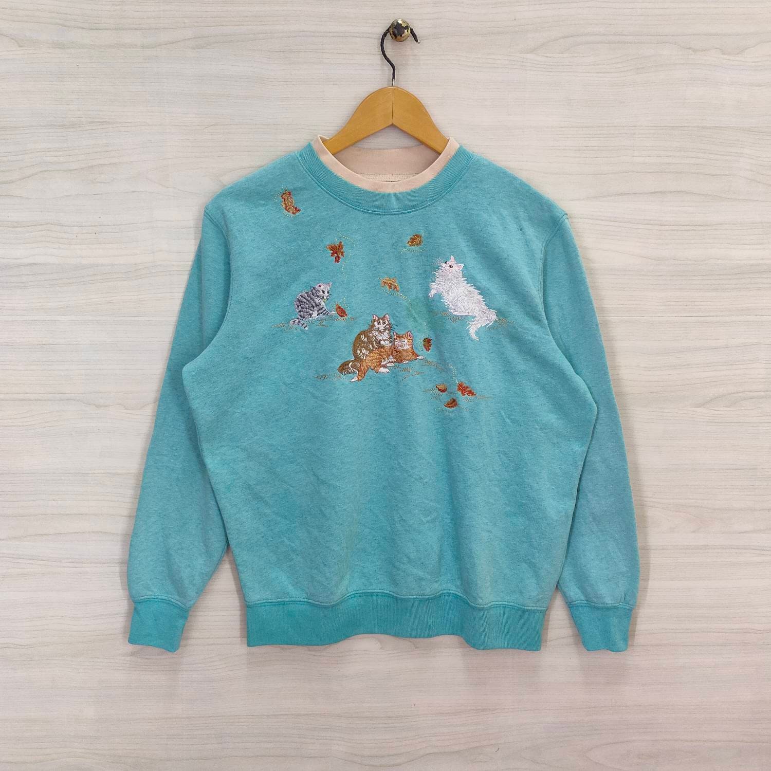 Süßes Kätzchen Rundhals Sweatshirt Großes Vintage Katzen Blatt Pullover Tier Druck Damen Größe L von PsVintageStore