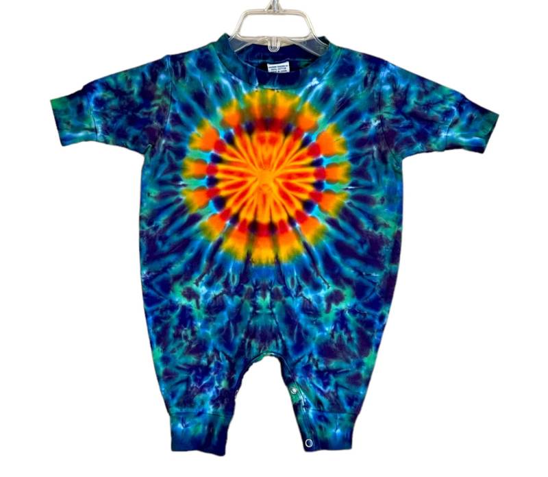 Tie Dye Baby Strampler Regenbogen Outfit Säugling Gr. 6 12 24 Monate Handmade Psychedelic Zirkus Ooak Tye Die Tie Dye Baby Strampler Regenbogen Outfit Säugling Gr. 6 12 24 Monate Handmade Psychedelic Zirkus Ooak Tye Die von PsychedelicCircus