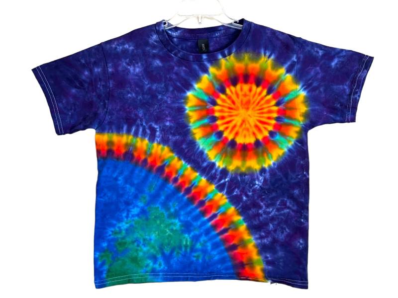 Tie Dye Kinder Shirt Earth Sun Space Design, Ultra Cotton von PsychedelicCircus