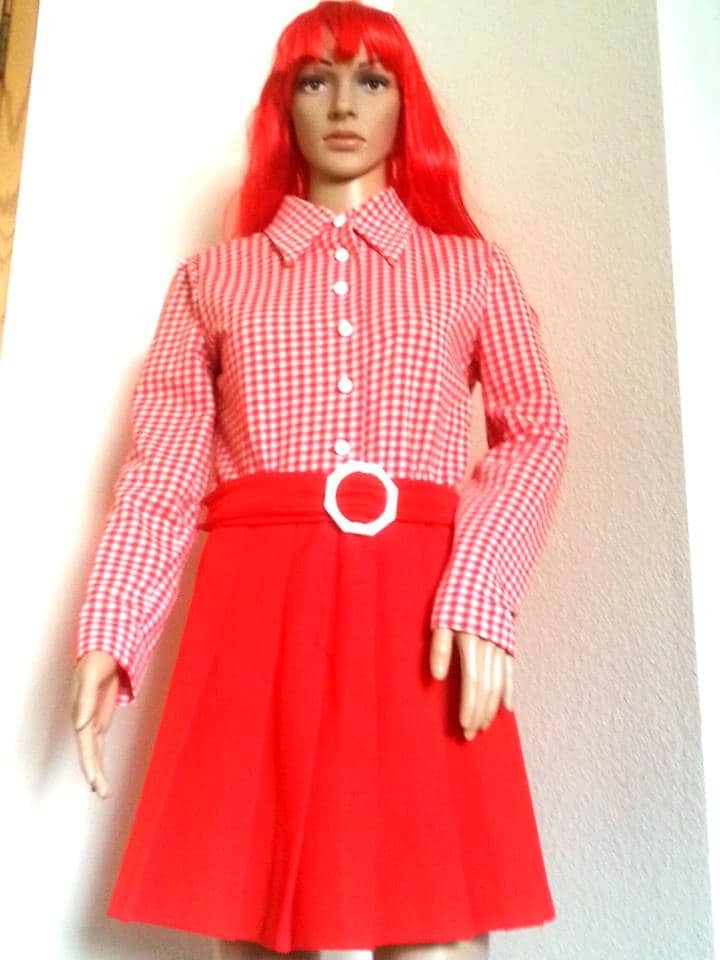 1960Er/70Er Jahre Gingham Shirt Stil Pointy Kragen Lange Ärmel Gürtel Mod Schnalle Flared A-Linie Rot Und Weiß Kariert S/M 1960Er/70Er Jahre Gingham Shirt Stil Pointy Kragen Lange Ärmel Gürtel Mod Schnalle Flared A-Linie Rot Und Weiß Kariert S/M von PsychedelicGarden