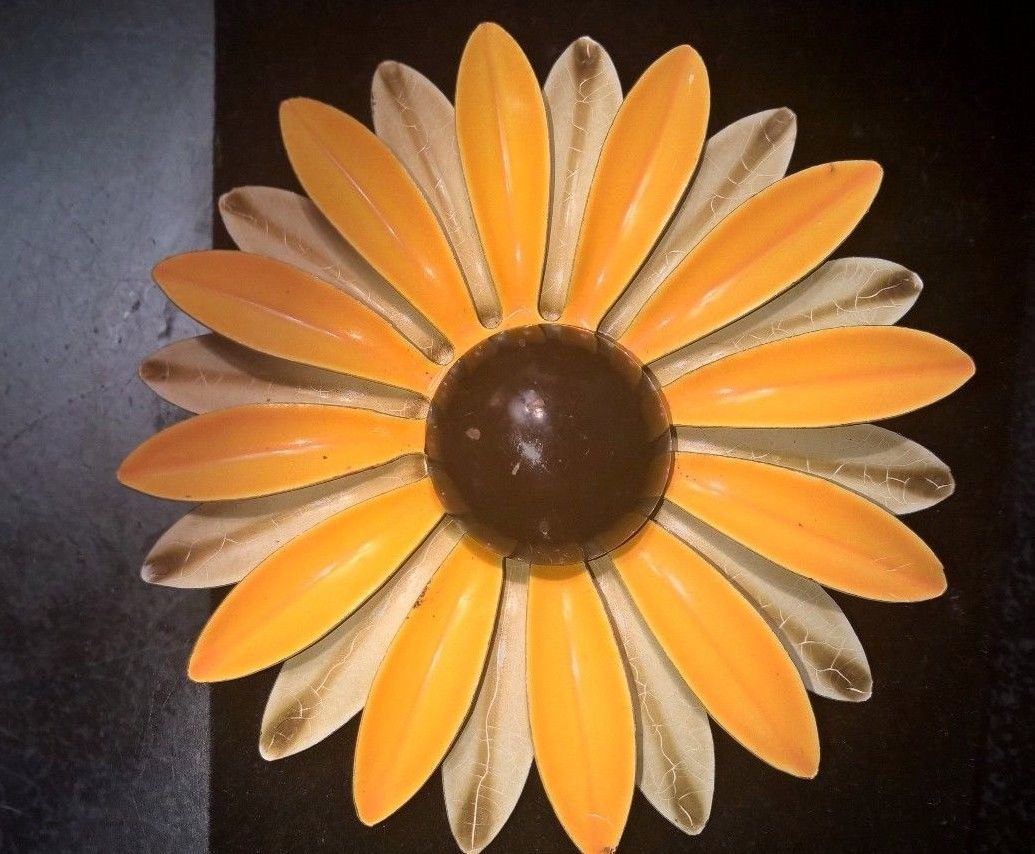 Vintage Retro Gelb, Beige Und Braun Emaille Hell Daisy Flower-Power Design PinSpannend Vintage Retro Gelb, Beige Und Braun Emaille Hell Daisy Flower-Power Design PinSpannend von PsychedelicGarden