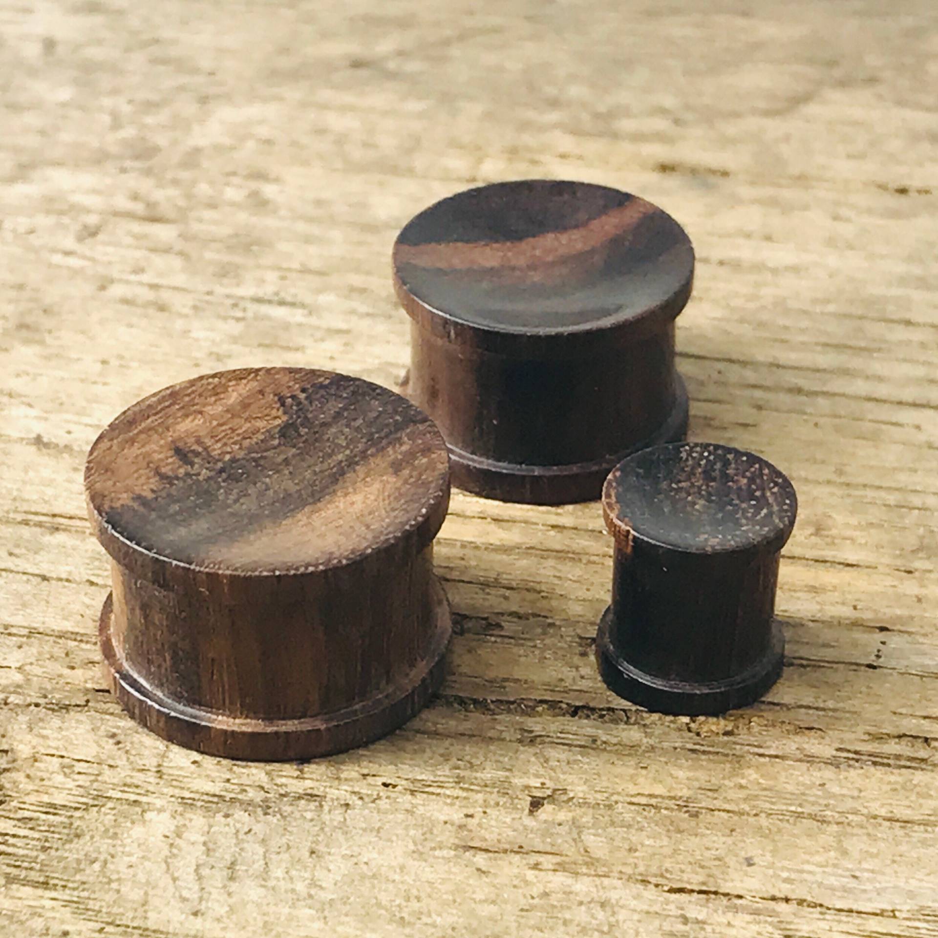 Holz-stecker-Tunnel-stecker Holz-stecker Handgefertigte Ohrstecker Piercing Dilator Verschiedene Größen Holz-stecker-Tunnel-stecker Holz-stecker Handgefertigte Ohrstecker Piercing Dilator Verschiedene Größen von PsychedelicShopStore