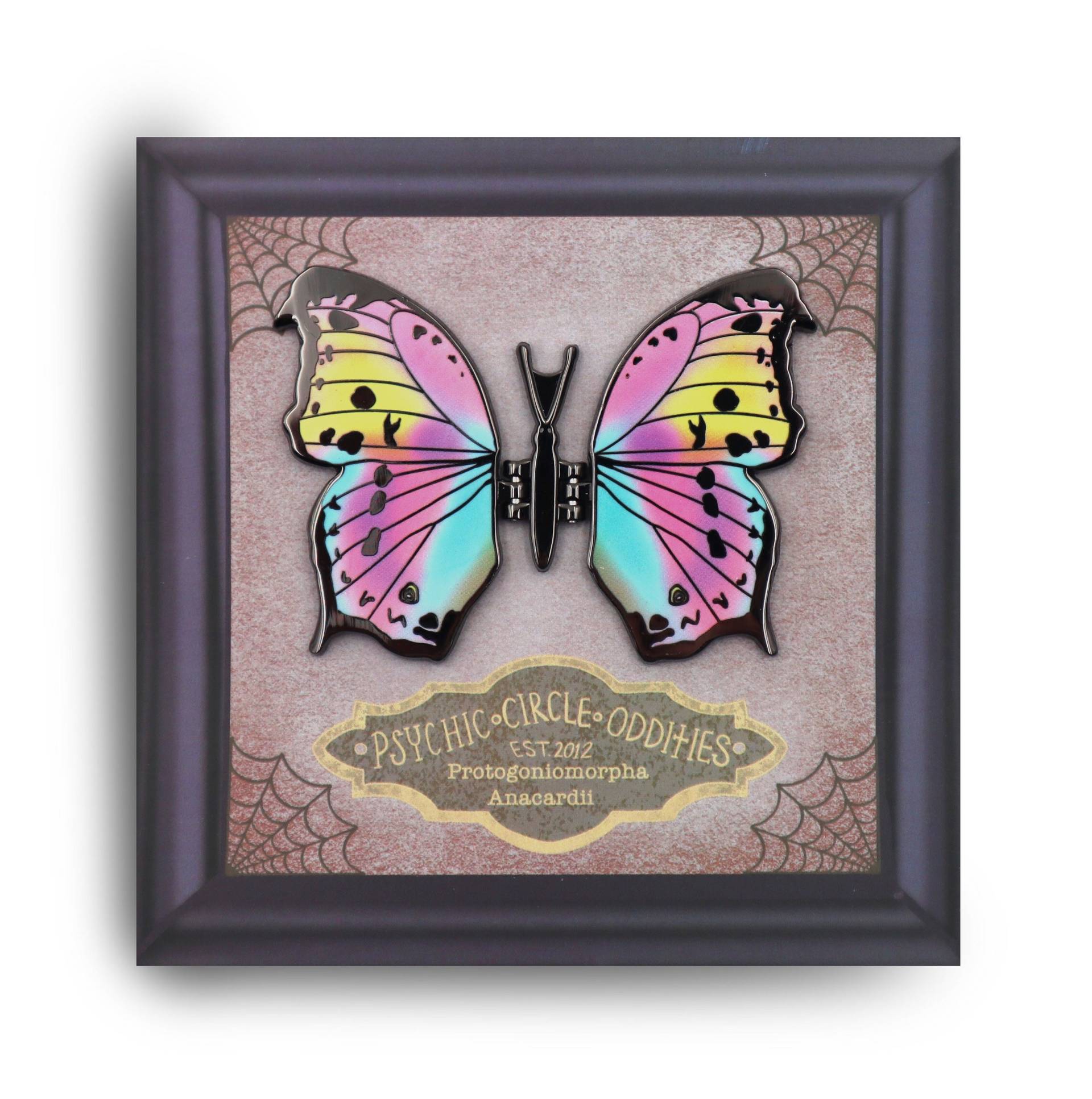 Der Verwölbte Perlmutt-Schmetterling - Bewegliche Flügel-Emaille-Anstecknadel von PsychicCircle