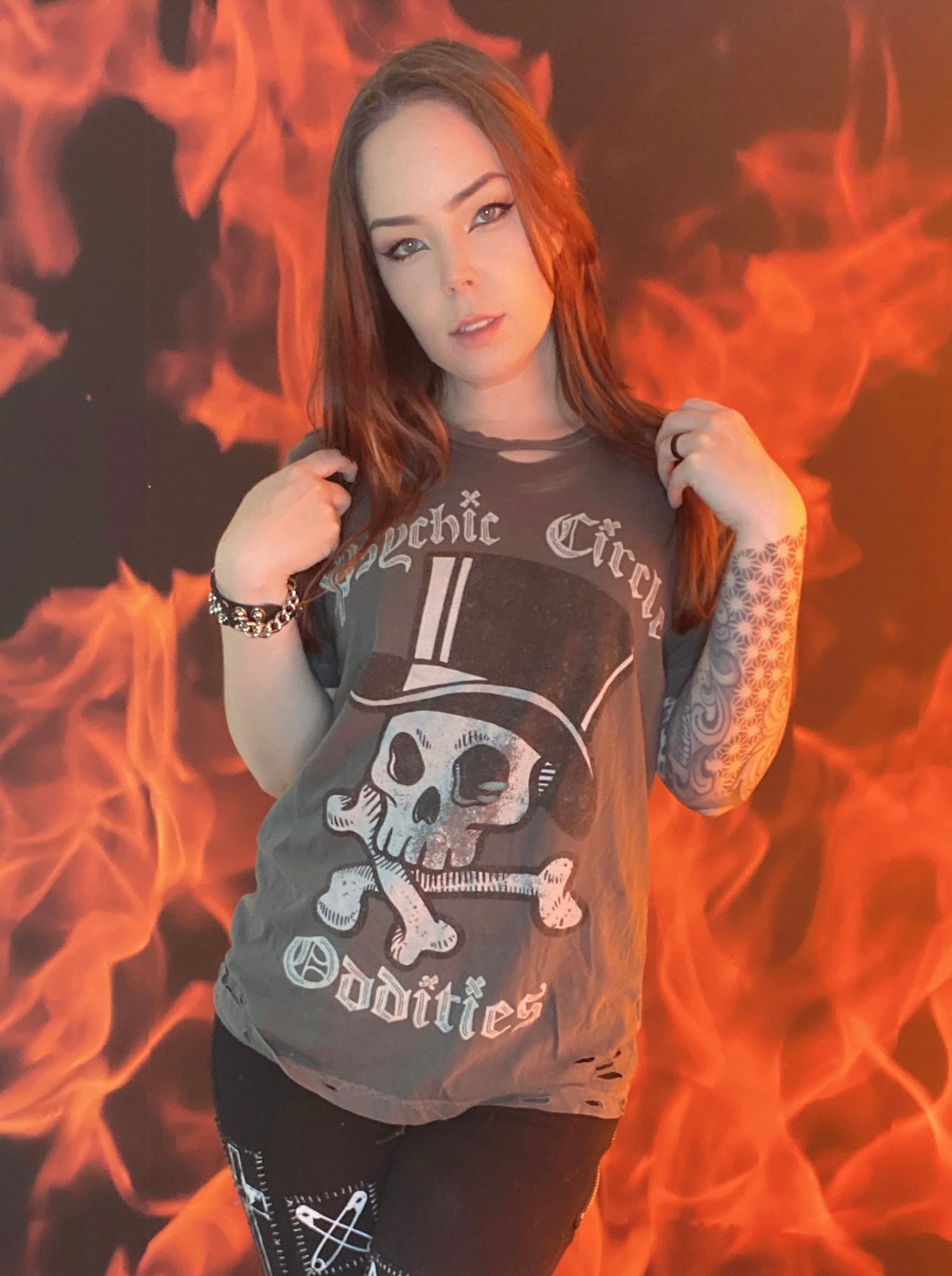 Psychic Circle Odditäten Logo Shirt - Distressed Und Ripped Unisex von PsychicCircle