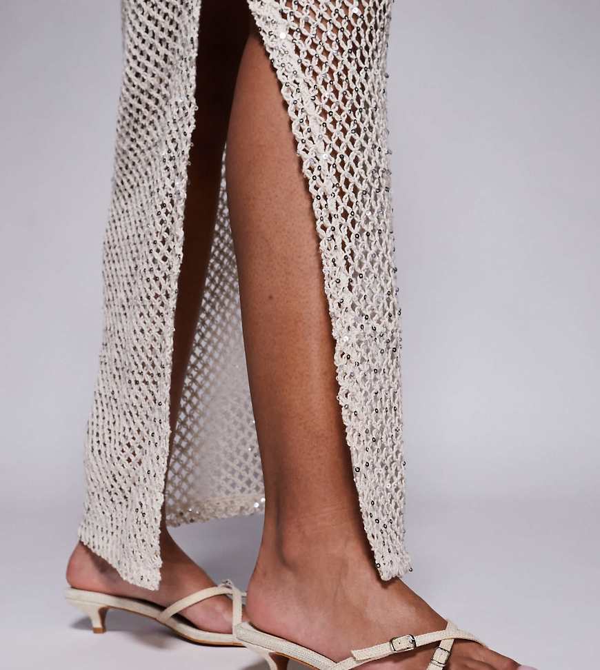 Public Desire Wide Fit - Cindita - Mules-Sandaletten aus Bast in Naturton mit Kitten-Absatz, weite Passform-Neutral Public Desire Wide Fit - Cindita - Mules-Sandaletten aus Bast in Naturton mit Kitten-Absatz, weite Passform-Neutral von Public Desire Wide Fit