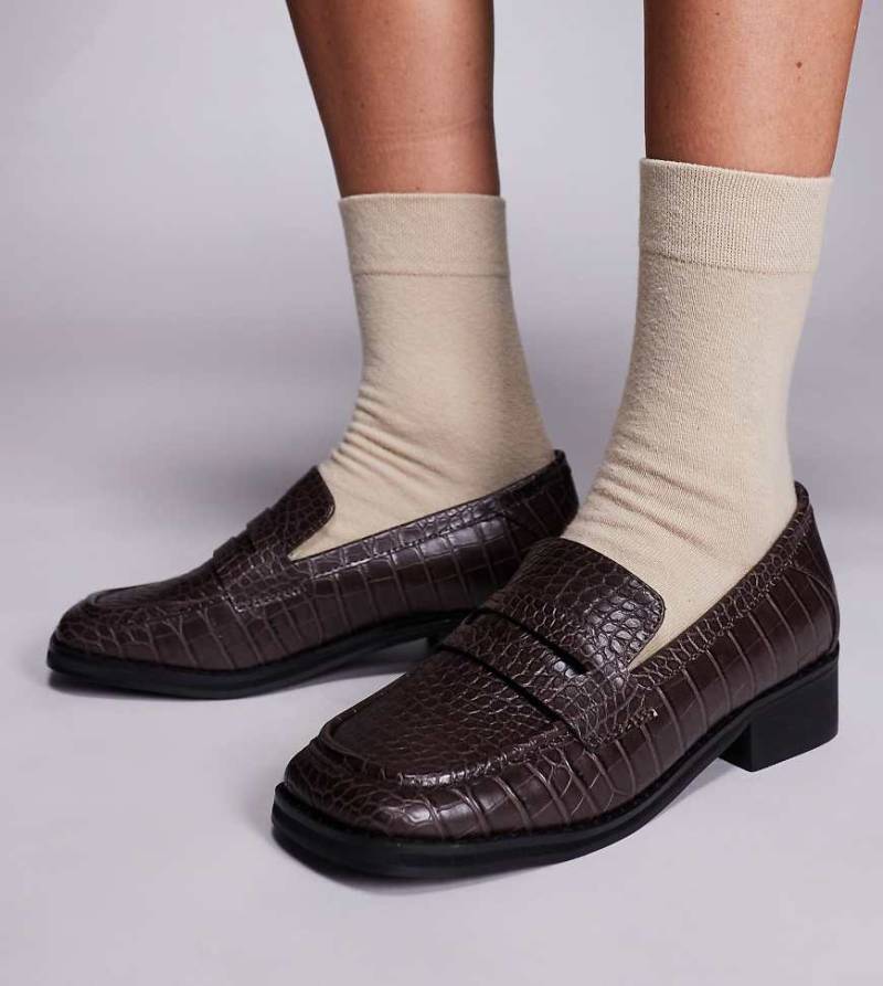 Public Desire Wide Fit - Decaf - Loafer in brauner Kroko-Optik, weite Passform von Public Desire Wide Fit
