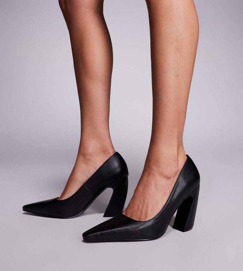 Public Desire Wide Fit - Jealousy - Pumps in Schwarz, weite Passform von Public Desire Wide Fit