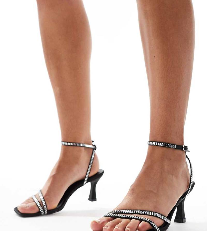 Public Desire Wide Fit - Kendra - Sandalen in Schwarz mit Verzierung und Pfennig-Absatz, weite Passform von Public Desire Wide Fit
