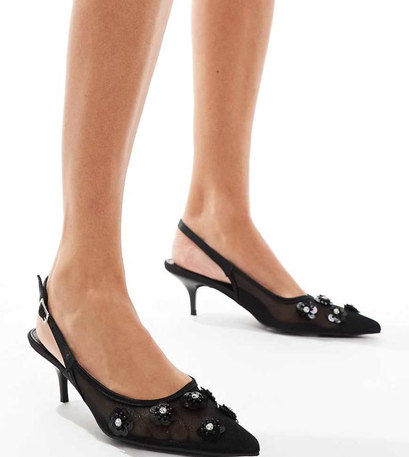 Public Desire Wide Fit - Kyle - Spitze Schuhe in Schwarz mit Fersenriemen, Kitten-Absatz und verzierten 3D-Blumen, weite Passform-Silber von Public Desire Wide Fit