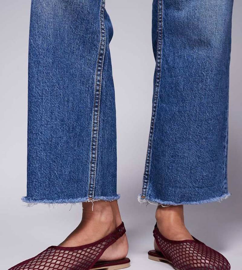 Public Desire Wide Fit - Lost Angel - Slingback-Ballerinas in Beerenrot aus Netzstoff mit hohem Schuhblatt von Public Desire Wide Fit