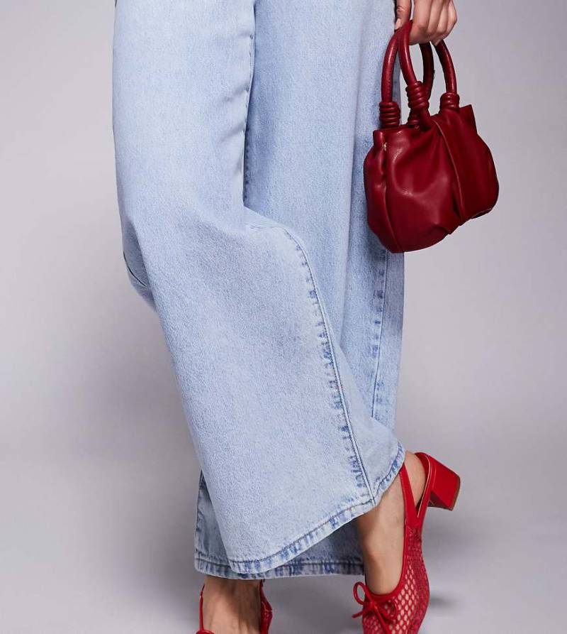 Public Desire Wide Fit - Lover - Ballerinas aus Netzstoff in Rot mit Absatz und Schleifendetail, weite Passform von Public Desire Wide Fit