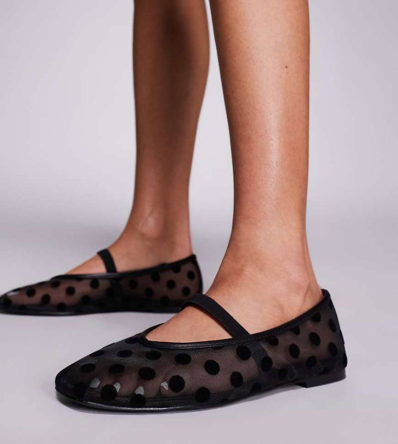 Public Desire Wide Fit - Lullaby - Gepunktete Ballerinas aus Netzstoff in Schwarz, weite Passform von Public Desire Wide Fit