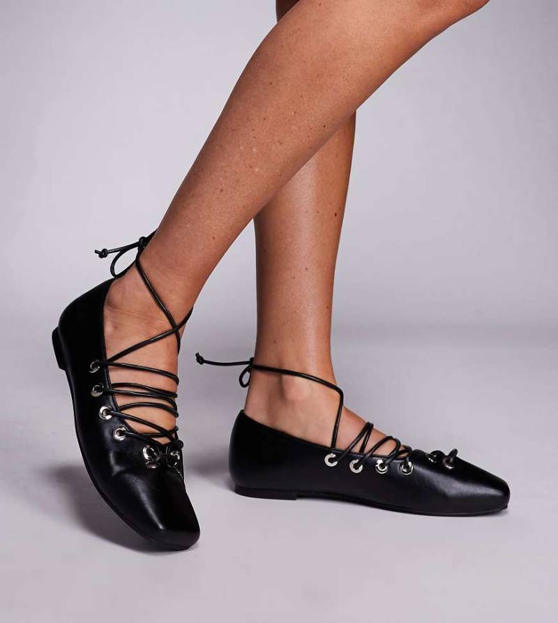 Public Desire Wide Fit - Schnürschuhe in Schwarz, weite Passform von Public Desire Wide Fit