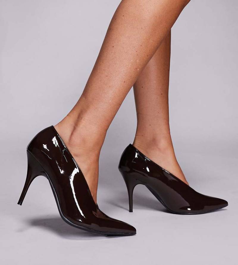 Public Desire Wide Fit - Sedona - Spitz zulaufende Pumps in Braun-Brown Public Desire Wide Fit - Sedona - Spitz zulaufende Pumps in Braun-Brown von Public Desire Wide Fit
