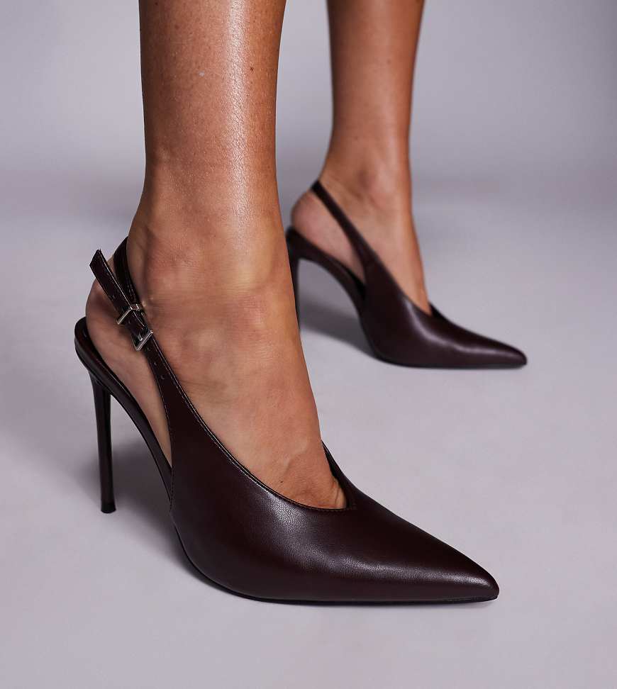 Public Desire Wide Fit - Tatti - Absatzschuhe in Burgunderrot mit Fersenriemen, weite Passform Public Desire Wide Fit - Tatti - Absatzschuhe in Burgunderrot mit Fersenriemen, weite Passform von Public Desire Wide Fit