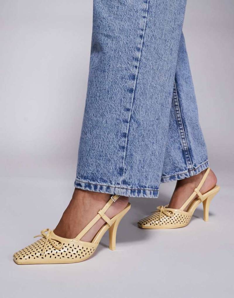 Public Desire - Alchemy - Slingback-Absatzschuhe in Gelb mit lasergeschnittenem Design und Schleife von Public Desire