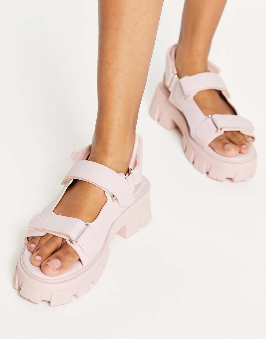 Public Desire - Brighton - Sportliche Sandalen in Babyrosa mit dicker Sohle von Public Desire