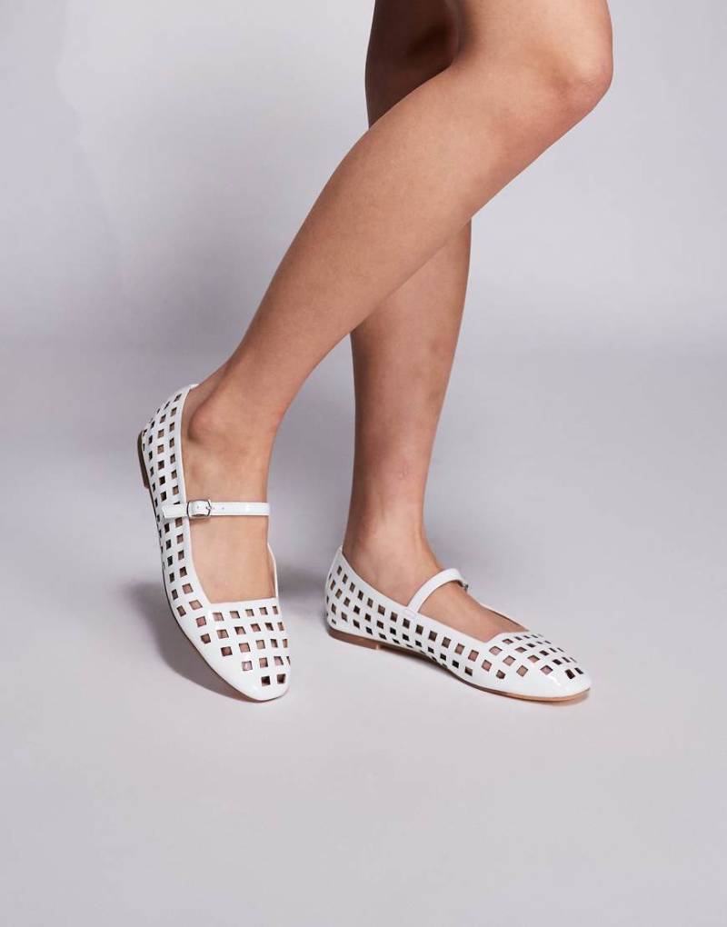 Public Desire - Carrie - Flache Ballerinas in Weiß mit Cut-outs von Public Desire