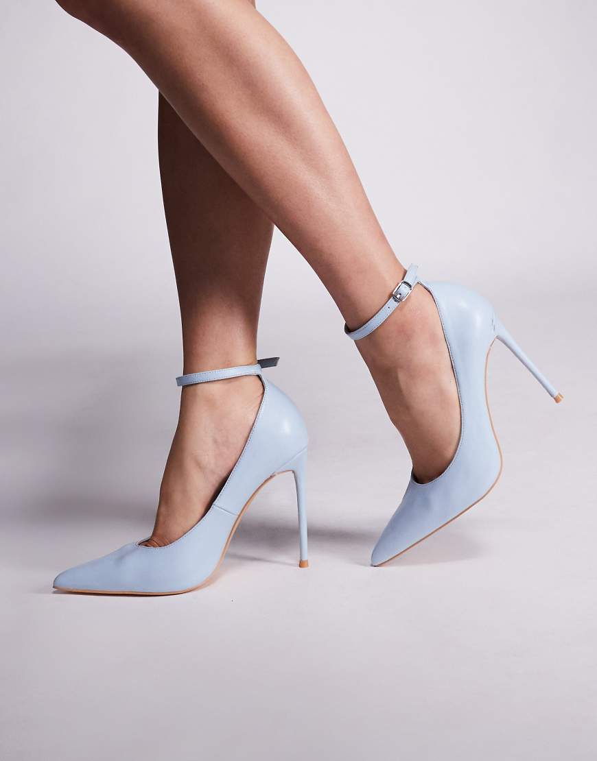 Public Desire - Chantilly - Pumps in Babyblau mit hohem Absatz und Knöchelriemen Public Desire - Chantilly - Pumps in Babyblau mit hohem Absatz und Knöchelriemen von Public Desire