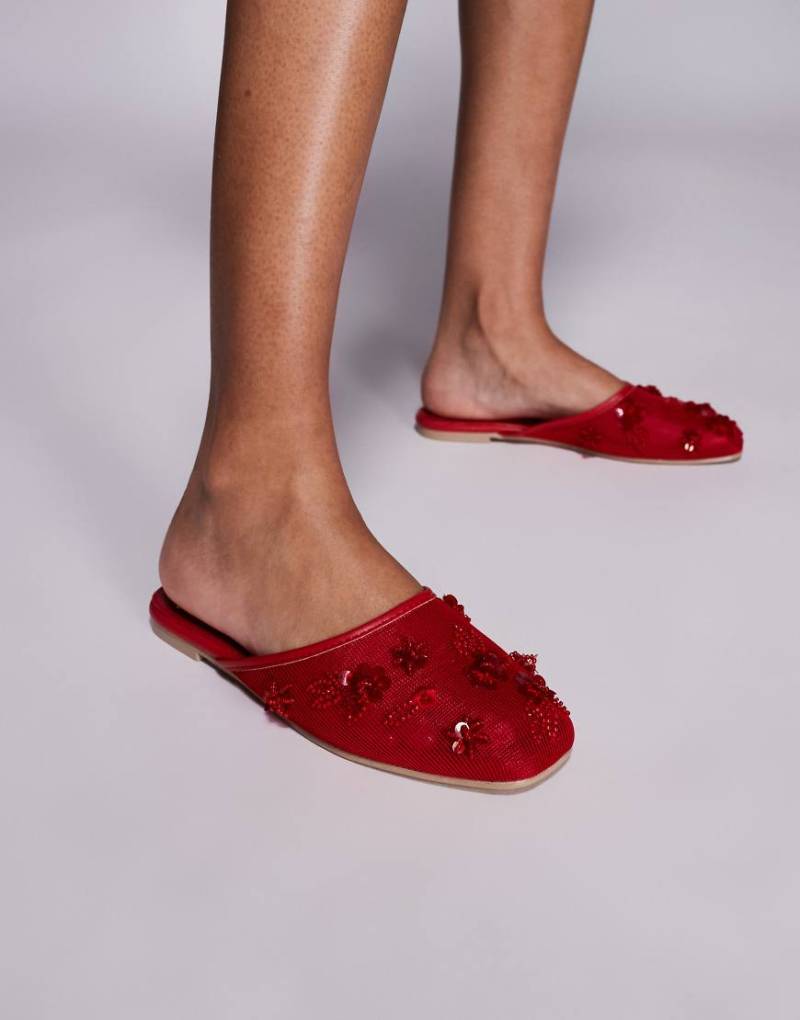 Public Desire - Clarkie - Slip-on-Pantolette in Rot aus Netzstoff mit Verzierungen von Public Desire