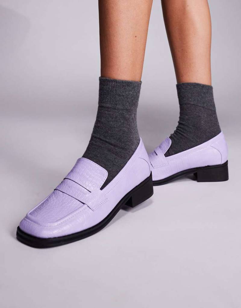 Public Desire - Decaf - Loafer in lila Kroko-Optik von Public Desire